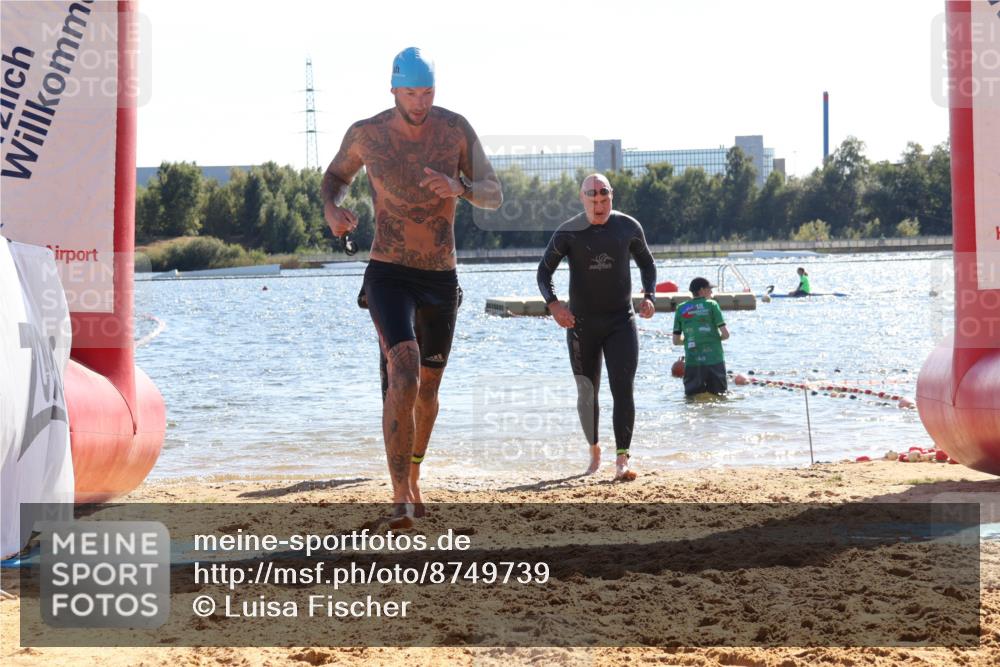 07.09.2025 - 19. Norderstedt Triathlon Luisa Fischer http://msf.ph/oto/8749739 07.09.2025 15:11:52 Schwimmen 432, 864, 923, 925 meine-sportfotos.de