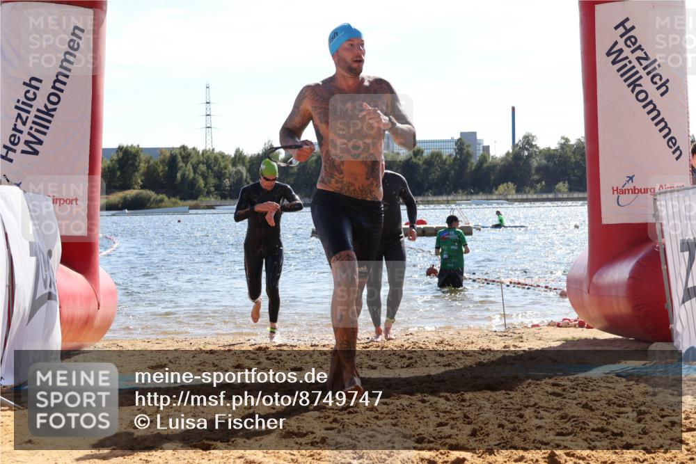 07.09.2025 - 19. Norderstedt Triathlon Luisa Fischer http://msf.ph/oto/8749747 07.09.2025 15:11:53 Schwimmen 432, 864, 923, 925 meine-sportfotos.de
