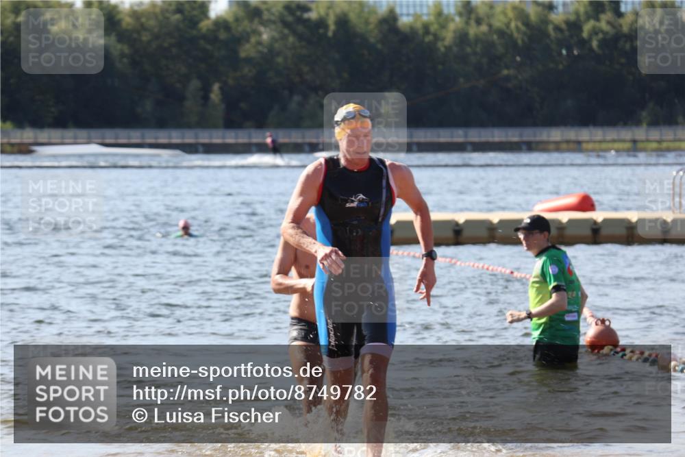 07.09.2025 - 19. Norderstedt Triathlon Luisa Fischer http://msf.ph/oto/8749782 07.09.2025 10:58:24 Schwimmen 152, 704, 1274 meine-sportfotos.de
