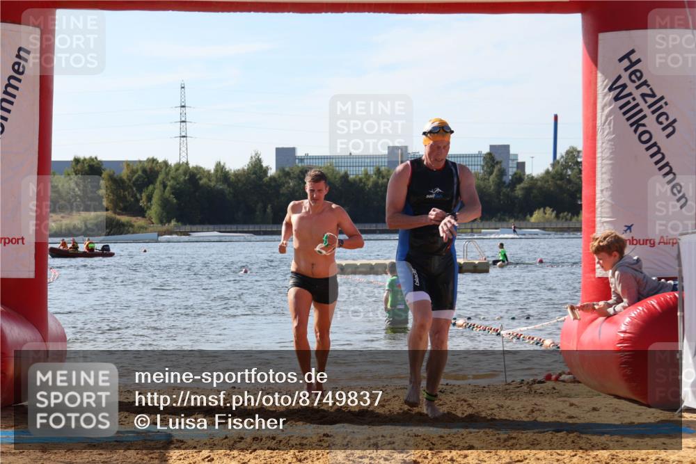 07.09.2025 - 19. Norderstedt Triathlon Luisa Fischer http://msf.ph/oto/8749837 07.09.2025 10:58:28 Schwimmen 704, 1274 meine-sportfotos.de