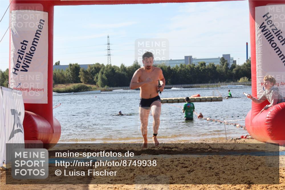 07.09.2025 - 19. Norderstedt Triathlon Luisa Fischer http://msf.ph/oto/8749938 07.09.2025 10:59:59 Schwimmen 228, 1210 meine-sportfotos.de