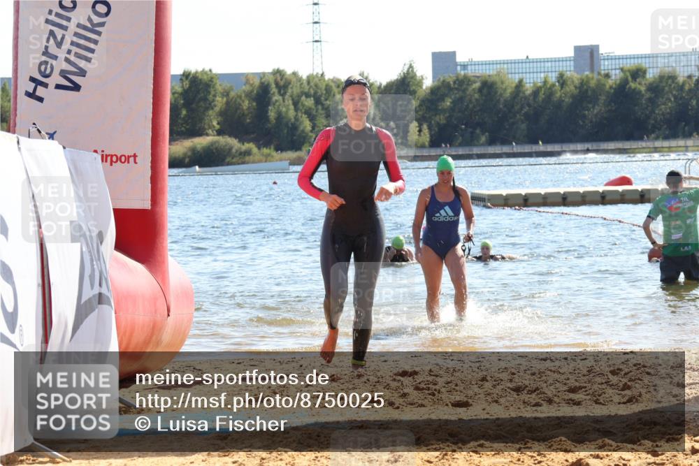 07.09.2025 - 19. Norderstedt Triathlon Luisa Fischer http://msf.ph/oto/8750025 07.09.2025 15:16:48 Schwimmen 941, 957, 1418 meine-sportfotos.de