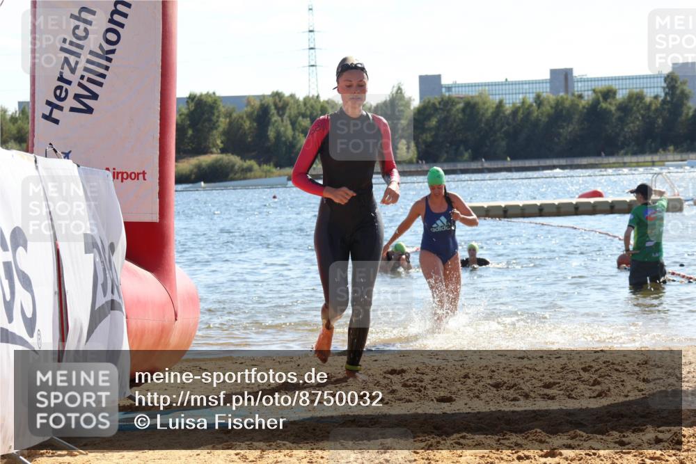 07.09.2025 - 19. Norderstedt Triathlon Luisa Fischer http://msf.ph/oto/8750032 07.09.2025 15:16:49 Schwimmen 941, 957, 1418 meine-sportfotos.de