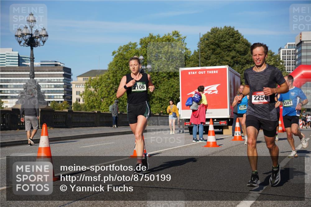 07.09.2025 - BARMER Alsterlauf Yannick Fuchs http://msf.ph/oto/8750199 07.09.2025 09:34:43 Laufen 106, 5828, 2250, 5583 meine-sportfotos.de