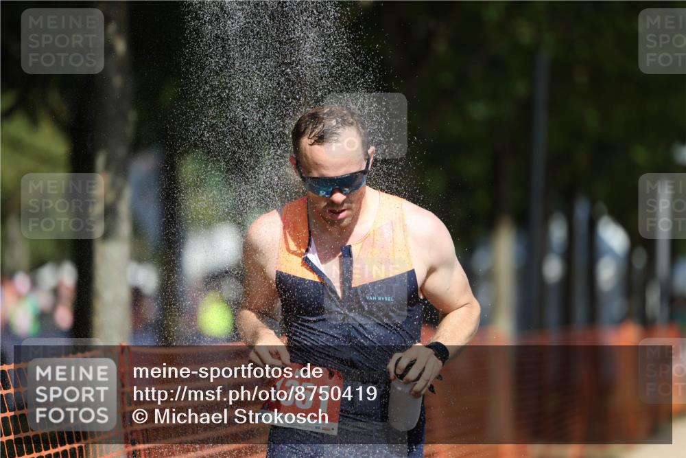 07.09.2025 - 19. Norderstedt Triathlon Michael Strokosch http://msf.ph/oto/8750419 07.09.2025 12:43:16 Laufen 818, 1294, 1351, 1379 meine-sportfotos.de