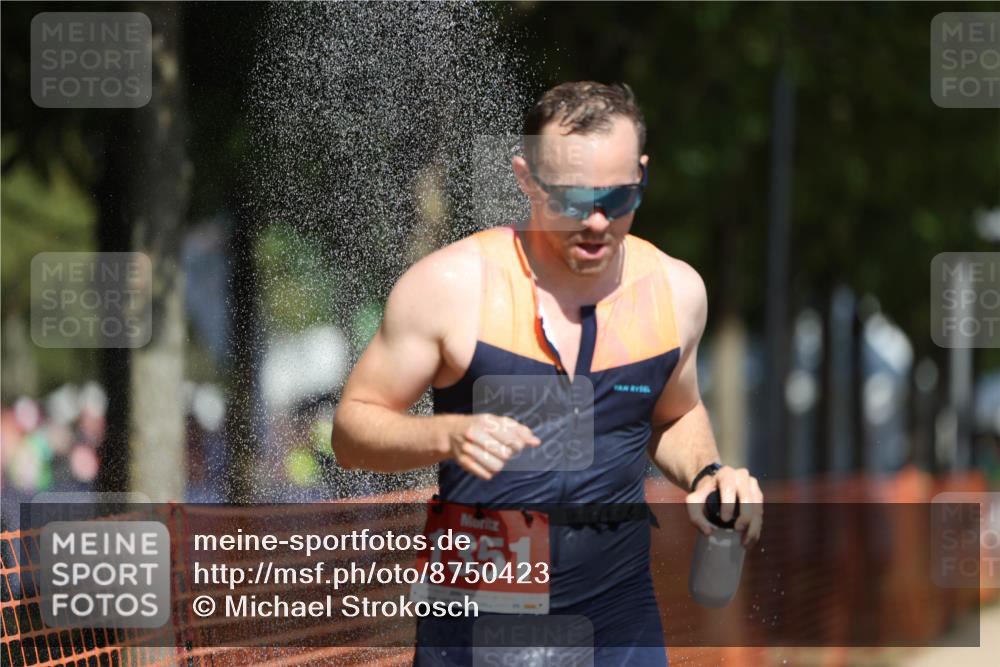 07.09.2025 - 19. Norderstedt Triathlon Michael Strokosch http://msf.ph/oto/8750423 07.09.2025 12:43:16 Laufen 818, 1294, 1351, 1379 meine-sportfotos.de