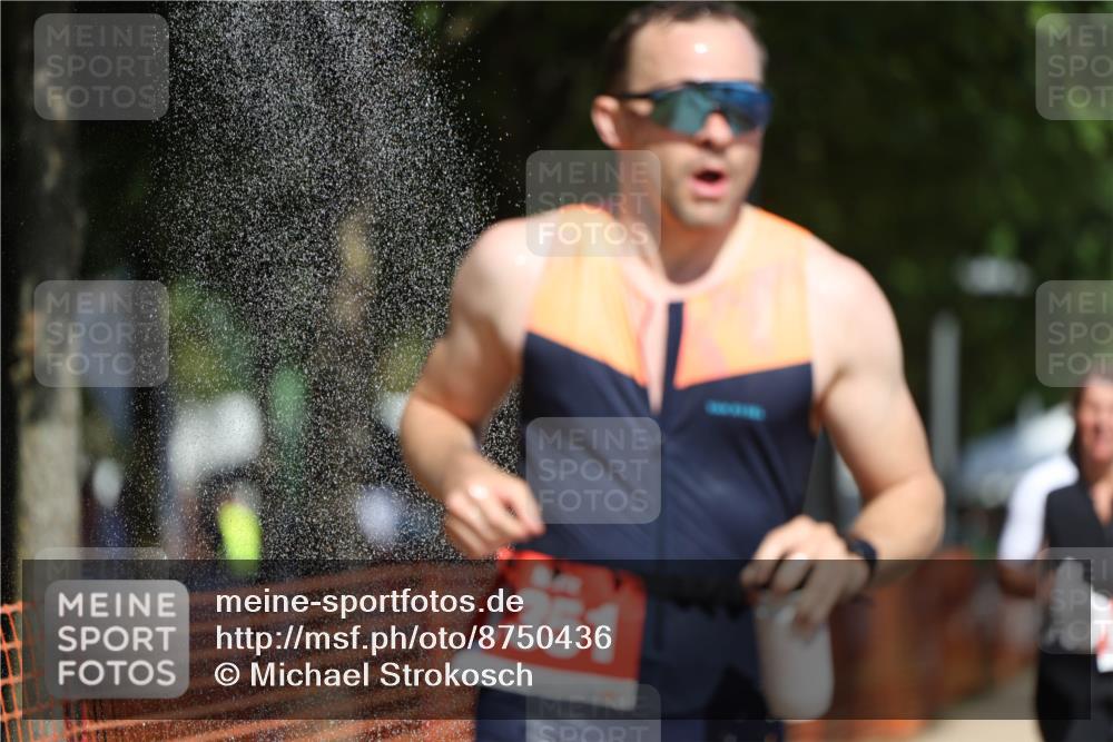 07.09.2025 - 19. Norderstedt Triathlon Michael Strokosch http://msf.ph/oto/8750436 07.09.2025 12:43:16 Laufen 818, 1294, 1351, 1379 meine-sportfotos.de