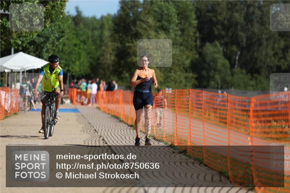 07.09.2025 - 19. Norderstedt Triathlon Michael Strokosch http://msf.ph/oto/8750636 07.09.2025 10:30:24 Laufen 1111, 1144 meine-sportfotos.de