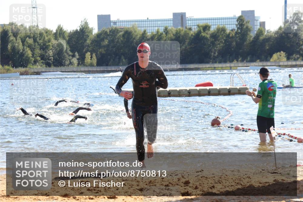 07.09.2025 - 19. Norderstedt Triathlon Luisa Fischer http://msf.ph/oto/8750813 07.09.2025 15:28:26 Schwimmen 498, 499, 513, 550 meine-sportfotos.de