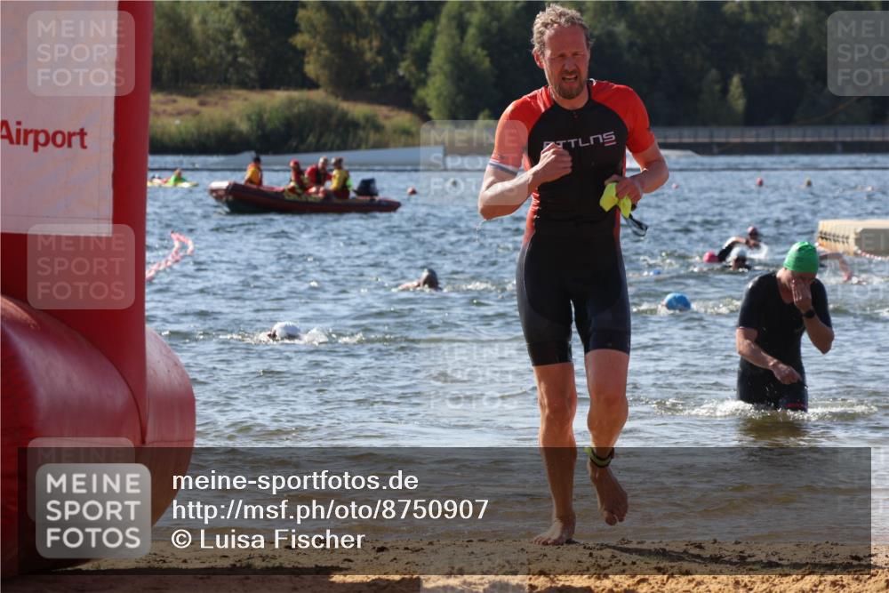 07.09.2025 - 19. Norderstedt Triathlon Luisa Fischer http://msf.ph/oto/8750907 07.09.2025 11:17:57 Schwimmen 736 meine-sportfotos.de