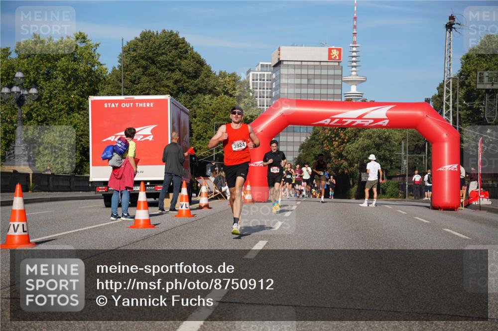 07.09.2025 - BARMER Alsterlauf Yannick Fuchs http://msf.ph/oto/8750912 07.09.2025 09:35:20 Laufen 3924, 1, 3079 meine-sportfotos.de