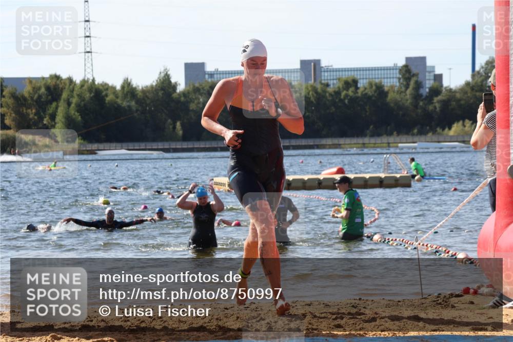 07.09.2025 - 19. Norderstedt Triathlon Luisa Fischer http://msf.ph/oto/8750997 07.09.2025 11:18:16 Schwimmen 1305, 1357 meine-sportfotos.de