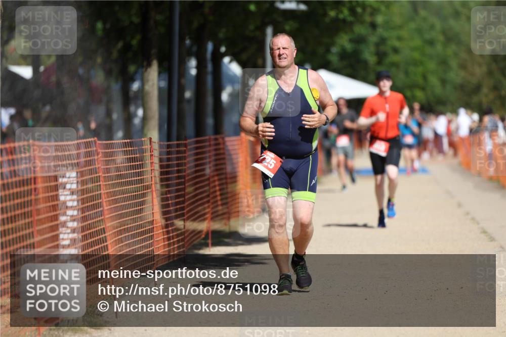 07.09.2025 - 19. Norderstedt Triathlon Michael Strokosch http://msf.ph/oto/8751098 07.09.2025 12:44:37 Laufen 208, 725, 808, 1231 meine-sportfotos.de