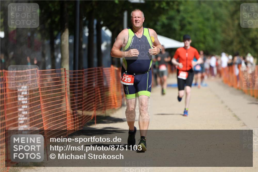 07.09.2025 - 19. Norderstedt Triathlon Michael Strokosch http://msf.ph/oto/8751103 07.09.2025 12:44:38 Laufen 725, 808, 1231 meine-sportfotos.de