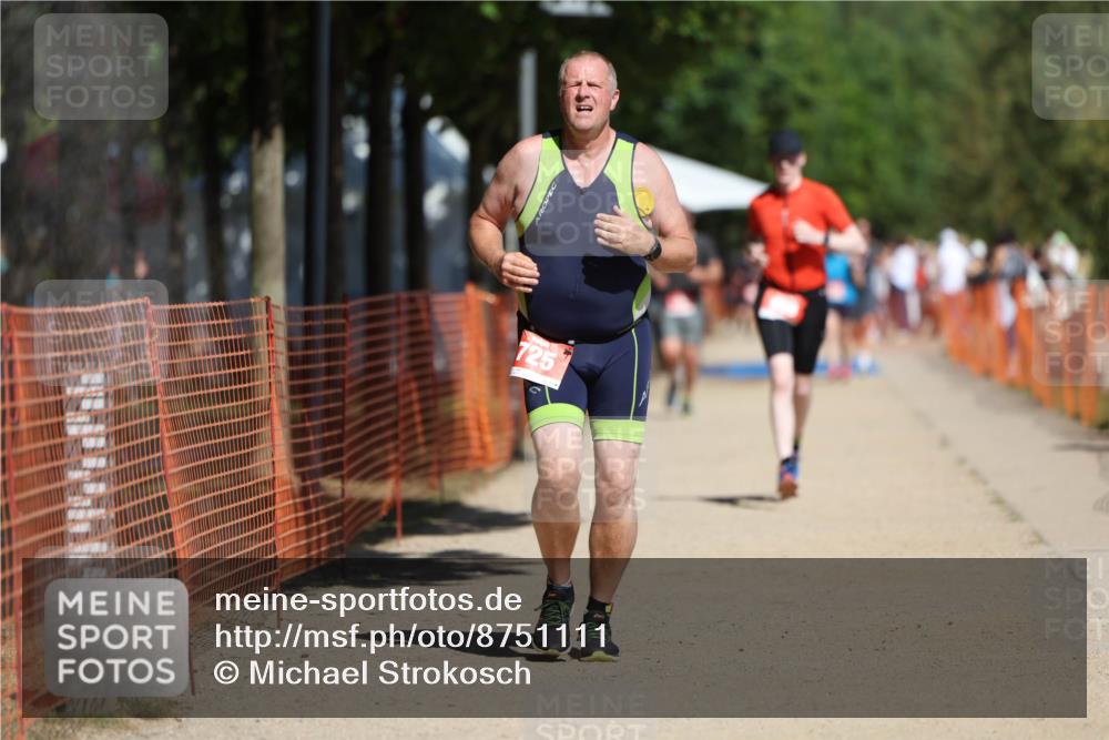 07.09.2025 - 19. Norderstedt Triathlon Michael Strokosch http://msf.ph/oto/8751111 07.09.2025 12:44:38 Laufen 725, 808, 1231 meine-sportfotos.de