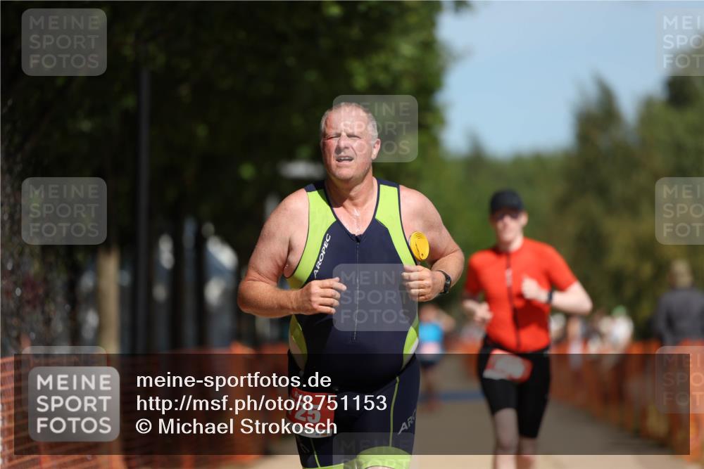 07.09.2025 - 19. Norderstedt Triathlon Michael Strokosch http://msf.ph/oto/8751153 07.09.2025 12:44:41 Laufen 725, 808, 1231 meine-sportfotos.de
