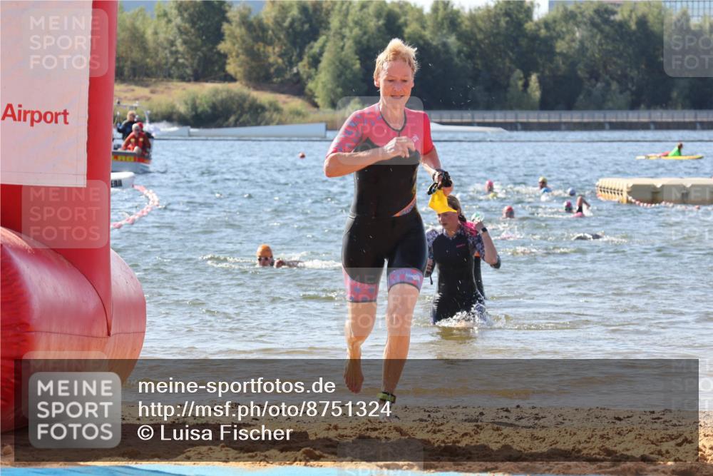 07.09.2025 - 19. Norderstedt Triathlon Luisa Fischer http://msf.ph/oto/8751324 07.09.2025 11:18:57 Schwimmen 155, 191, 299, 801 meine-sportfotos.de