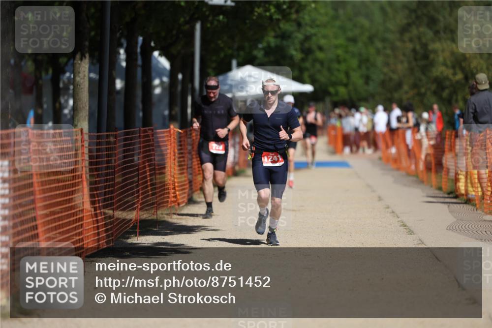 07.09.2025 - 19. Norderstedt Triathlon Michael Strokosch http://msf.ph/oto/8751452 07.09.2025 12:45:06 Laufen 729, 811, 1241 meine-sportfotos.de