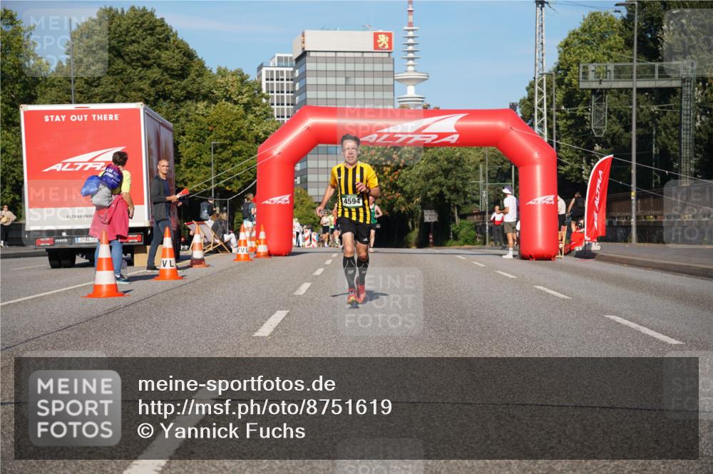 07.09.2025 - BARMER Alsterlauf Yannick Fuchs http://msf.ph/oto/8751619 07.09.2025 09:35:43 Laufen 4594 meine-sportfotos.de