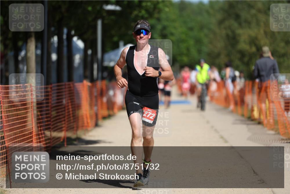 07.09.2025 - 19. Norderstedt Triathlon Michael Strokosch http://msf.ph/oto/8751732 07.09.2025 12:45:22 Laufen 1272, 1343 meine-sportfotos.de