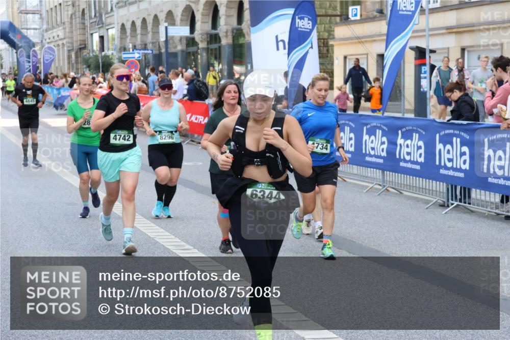 07.09.2025 - BARMER Alsterlauf Strokosch-Dieckow http://msf.ph/oto/8752085 07.09.2025 10:15:00 Ziel 2158, 2651, 2674, 2705, 2936, 3132, 3133, 3243, 3548, 3703, 3885, 3886, 4024, 4177, 4442, 4443, 4556, 4756, 4757, 4878, 4879, 5134, 5291, 5631, 5952, 6194, 8482 meine-sportfotos.de