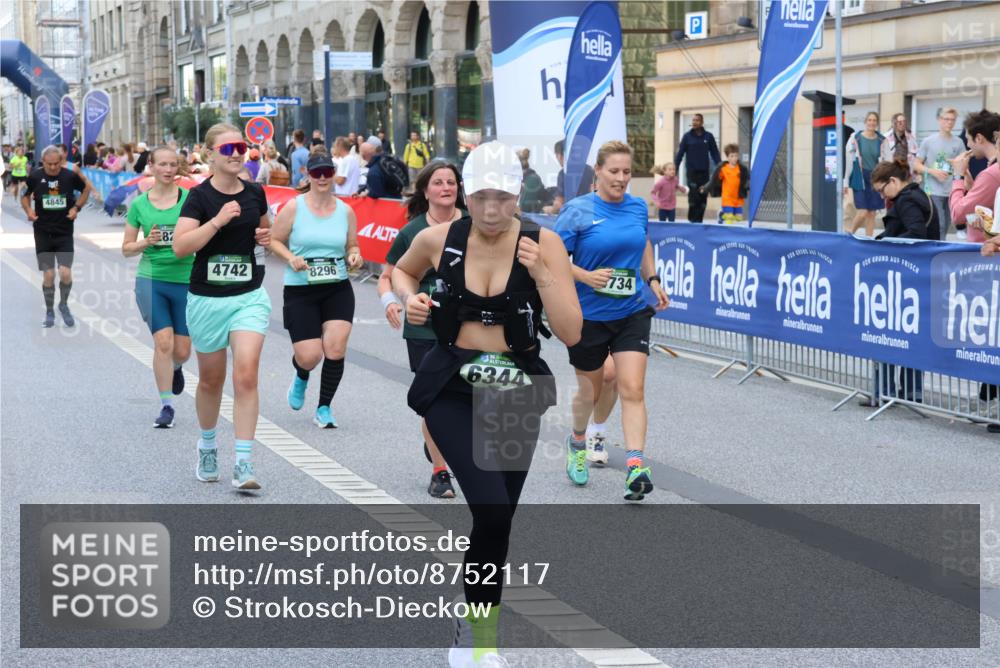 07.09.2025 - BARMER Alsterlauf Strokosch-Dieckow http://msf.ph/oto/8752117 07.09.2025 10:15:00 Ziel 2158, 2651, 2674, 2705, 2936, 3132, 3133, 3243, 3548, 3703, 3885, 3886, 4024, 4177, 4442, 4443, 4556, 4756, 4757, 4878, 4879, 5134, 5291, 5631, 5952, 6194, 8482 meine-sportfotos.de
