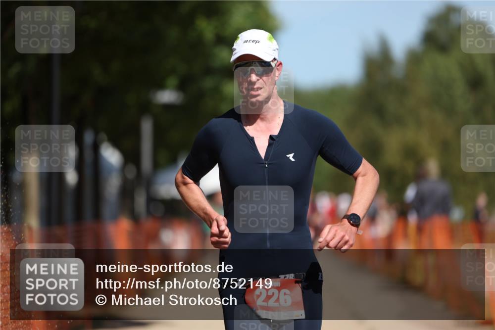 07.09.2025 - 19. Norderstedt Triathlon Michael Strokosch http://msf.ph/oto/8752149 07.09.2025 12:45:56 Laufen 226, 1246 meine-sportfotos.de