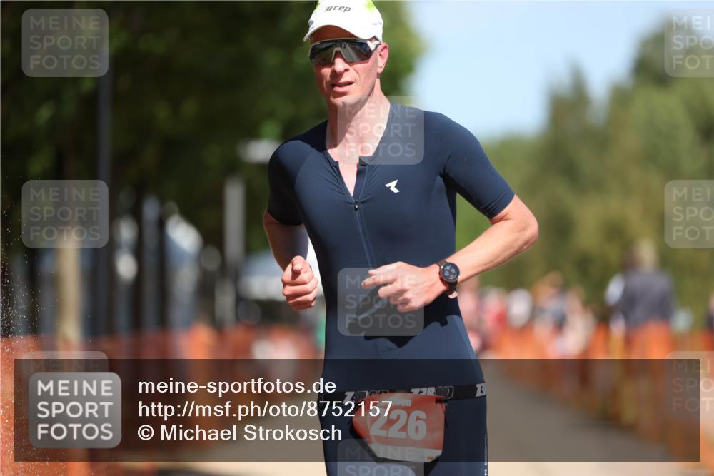 07.09.2025 - 19. Norderstedt Triathlon Michael Strokosch http://msf.ph/oto/8752157 07.09.2025 12:45:56 Laufen 226, 1246 meine-sportfotos.de