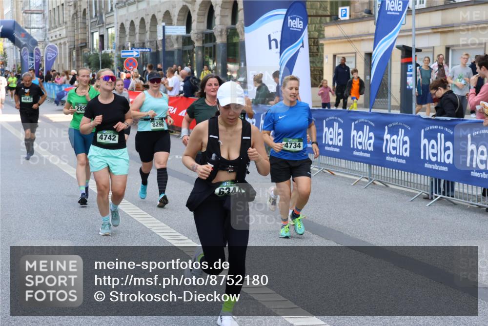 07.09.2025 - BARMER Alsterlauf Strokosch-Dieckow http://msf.ph/oto/8752180 07.09.2025 10:15:00 Ziel 2158, 2651, 2674, 2705, 2936, 3132, 3133, 3243, 3548, 3703, 3885, 3886, 4024, 4177, 4442, 4443, 4556, 4756, 4757, 4878, 4879, 5134, 5291, 5631, 5952, 6194, 8482 meine-sportfotos.de