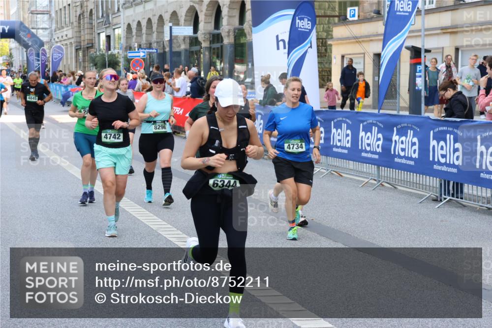 07.09.2025 - BARMER Alsterlauf Strokosch-Dieckow http://msf.ph/oto/8752211 07.09.2025 10:15:00 Ziel 2158, 2651, 2674, 2705, 2936, 3132, 3133, 3243, 3548, 3703, 3885, 3886, 4024, 4177, 4442, 4443, 4556, 4756, 4757, 4878, 4879, 5134, 5291, 5631, 5952, 6194, 8482 meine-sportfotos.de