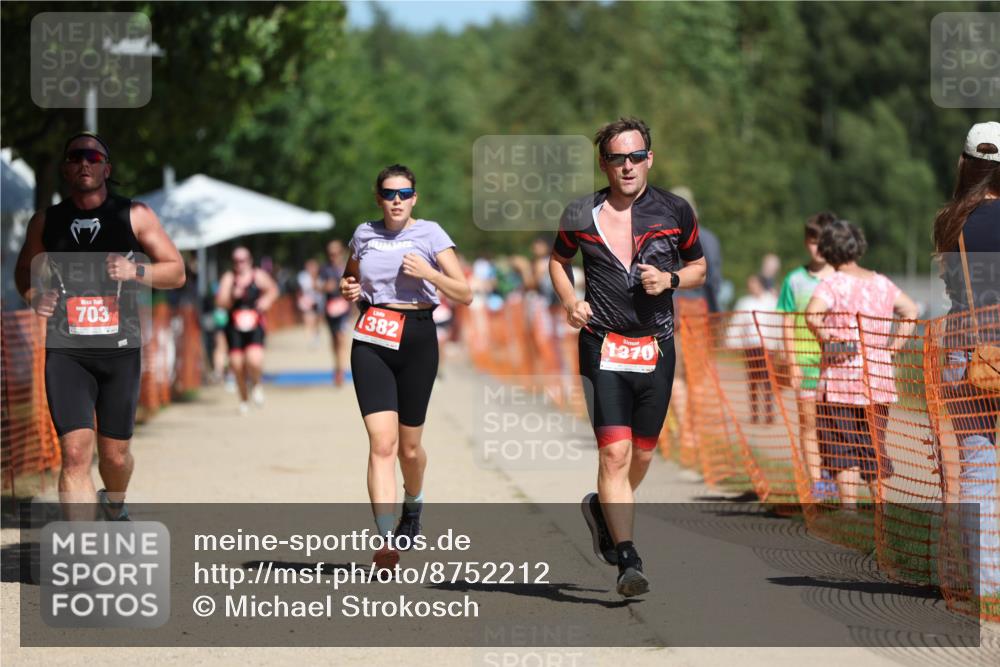 07.09.2025 - 19. Norderstedt Triathlon Michael Strokosch http://msf.ph/oto/8752212 07.09.2025 12:46:05 Laufen 703, 1370, 1382 meine-sportfotos.de