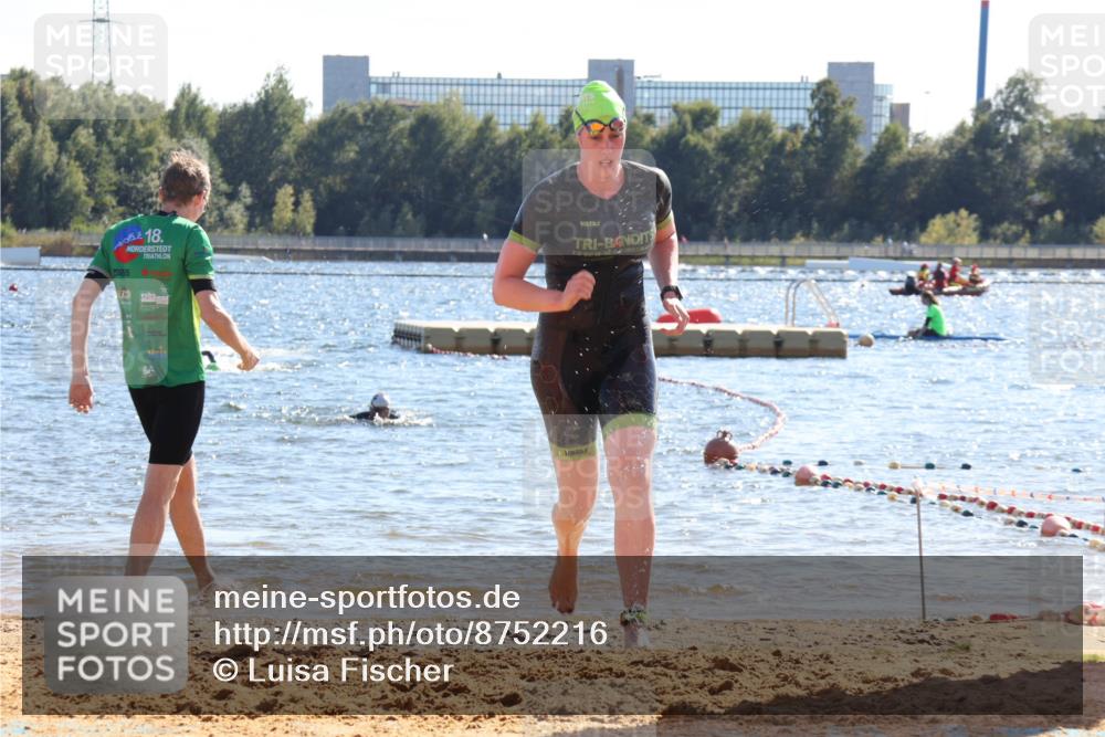 07.09.2025 - 19. Norderstedt Triathlon Luisa Fischer http://msf.ph/oto/8752216 07.09.2025 15:32:51 Schwimmen 529, 543, 1082 meine-sportfotos.de