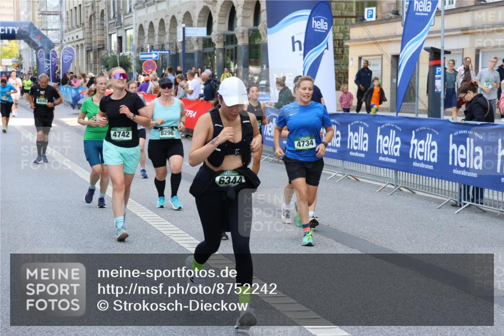 07.09.2025 - BARMER Alsterlauf Strokosch-Dieckow http://msf.ph/oto/8752242 07.09.2025 10:15:00 Ziel 2158, 2651, 2674, 2705, 2936, 3132, 3133, 3243, 3548, 3703, 3885, 3886, 4024, 4177, 4442, 4443, 4556, 4756, 4757, 4878, 4879, 5134, 5291, 5631, 5952, 6194, 8482 meine-sportfotos.de