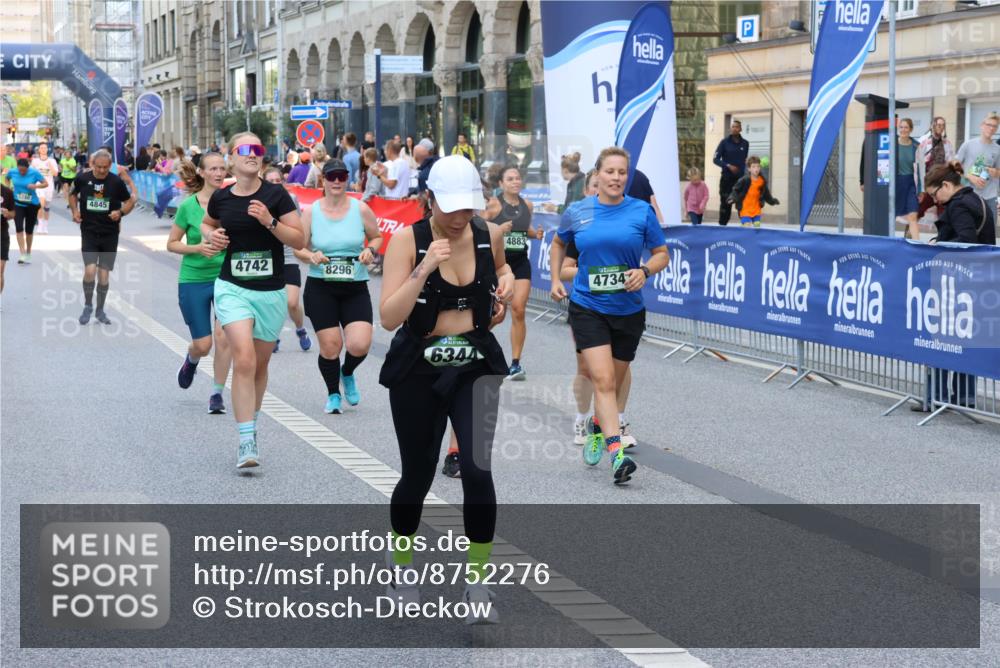 07.09.2025 - BARMER Alsterlauf Strokosch-Dieckow http://msf.ph/oto/8752276 07.09.2025 10:15:00 Ziel 2158, 2651, 2674, 2705, 2936, 3132, 3133, 3243, 3548, 3703, 3885, 3886, 4024, 4177, 4442, 4443, 4556, 4756, 4757, 4878, 4879, 5134, 5291, 5631, 5952, 6194, 8482 meine-sportfotos.de