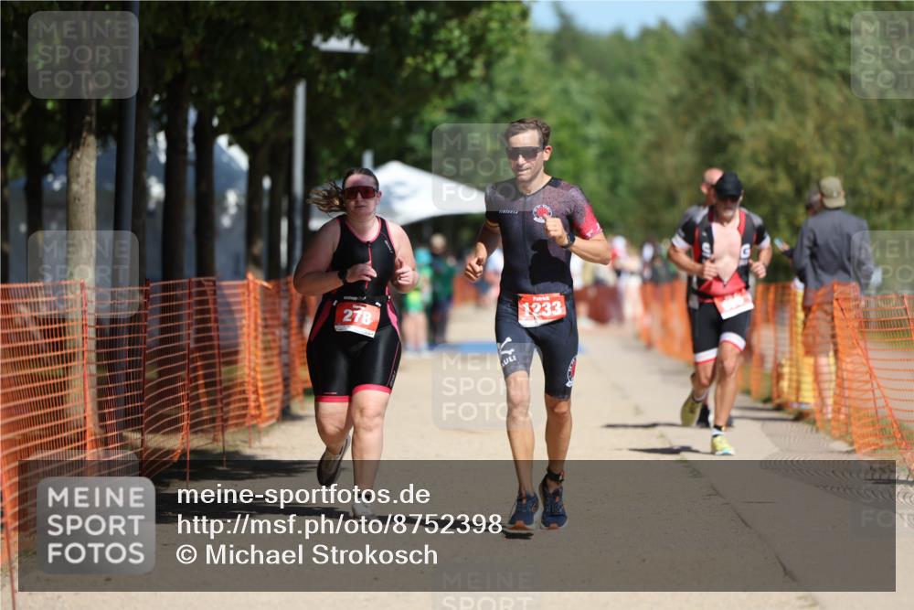 07.09.2025 - 19. Norderstedt Triathlon Michael Strokosch http://msf.ph/oto/8752398 07.09.2025 12:46:18 Laufen 278, 695, 728, 1233 meine-sportfotos.de