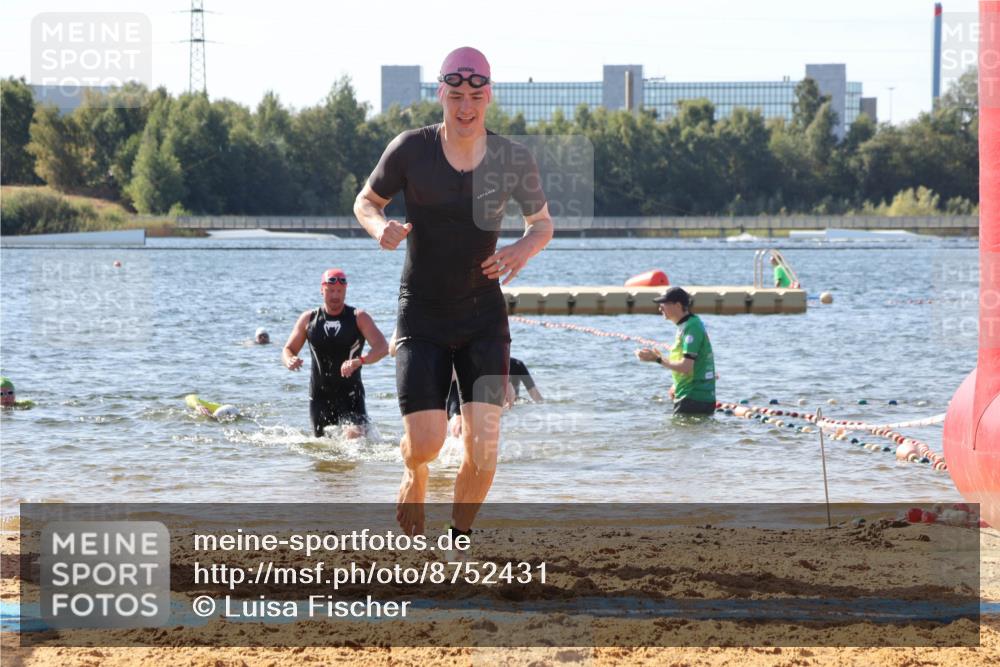 07.09.2025 - 19. Norderstedt Triathlon Luisa Fischer http://msf.ph/oto/8752431 07.09.2025 11:23:03 Schwimmen 857, 859 meine-sportfotos.de