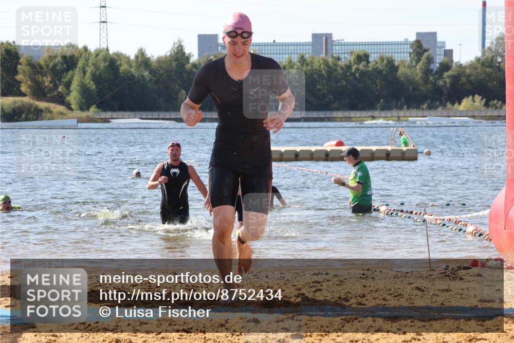 07.09.2025 - 19. Norderstedt Triathlon Luisa Fischer http://msf.ph/oto/8752434 07.09.2025 11:23:03 Schwimmen 857, 859 meine-sportfotos.de
