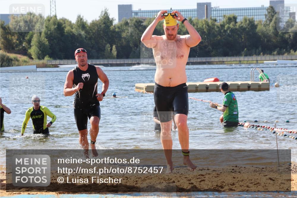 07.09.2025 - 19. Norderstedt Triathlon Luisa Fischer http://msf.ph/oto/8752457 07.09.2025 11:23:07 Schwimmen 703, 857, 859 meine-sportfotos.de