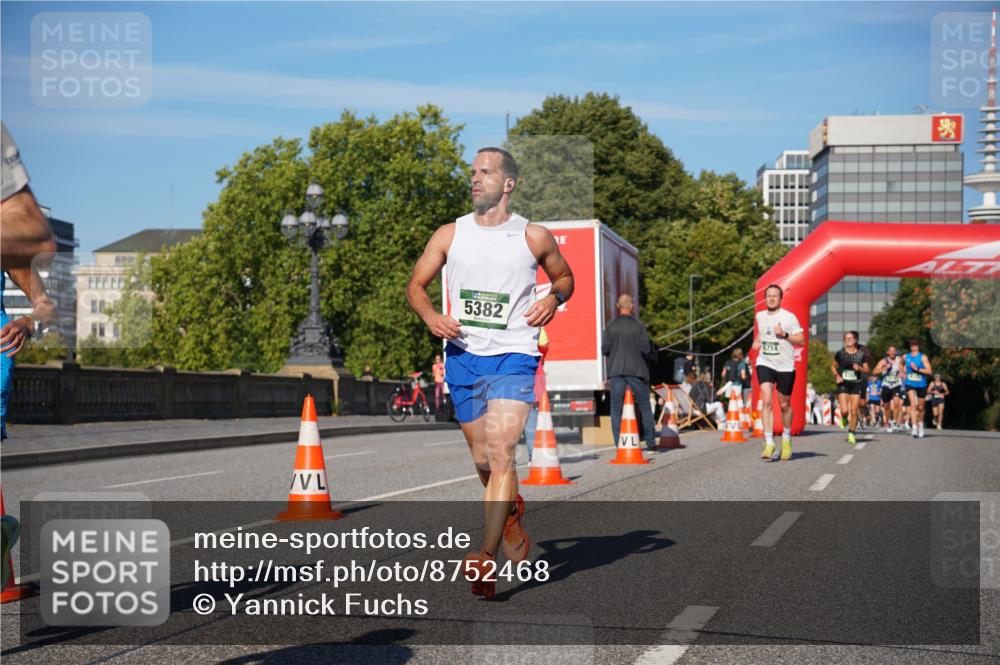 07.09.2025 - BARMER Alsterlauf Yannick Fuchs http://msf.ph/oto/8752468 07.09.2025 09:36:20 Laufen 5382, 4714 meine-sportfotos.de