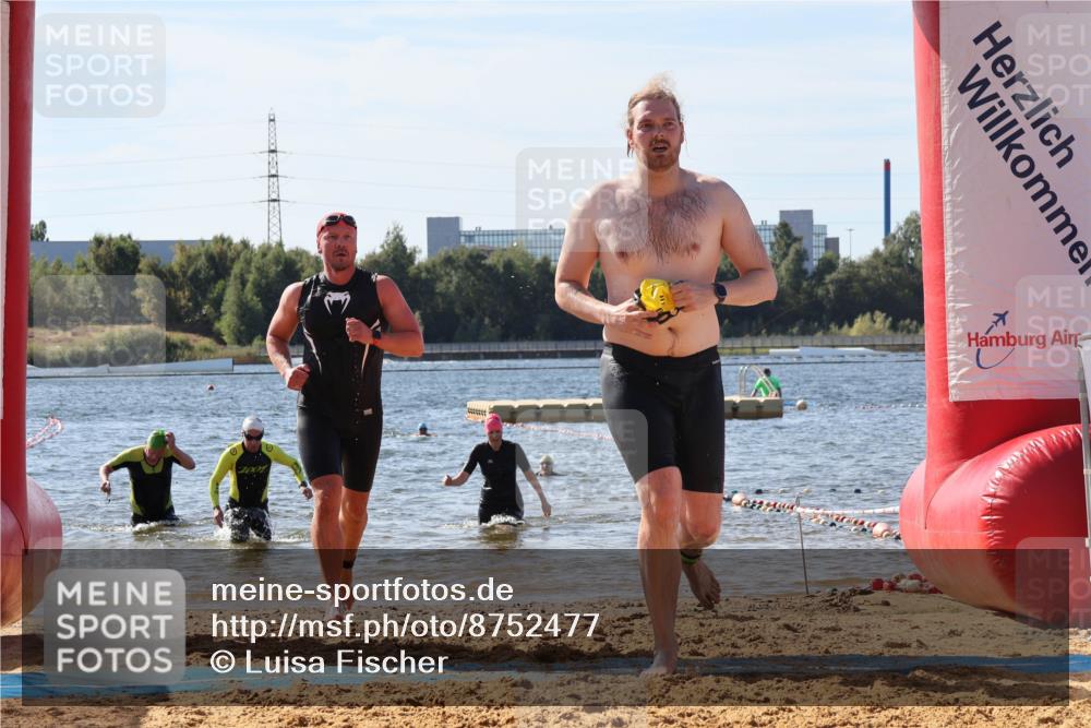 07.09.2025 - 19. Norderstedt Triathlon Luisa Fischer http://msf.ph/oto/8752477 07.09.2025 11:23:09 Schwimmen 703, 857, 859 meine-sportfotos.de