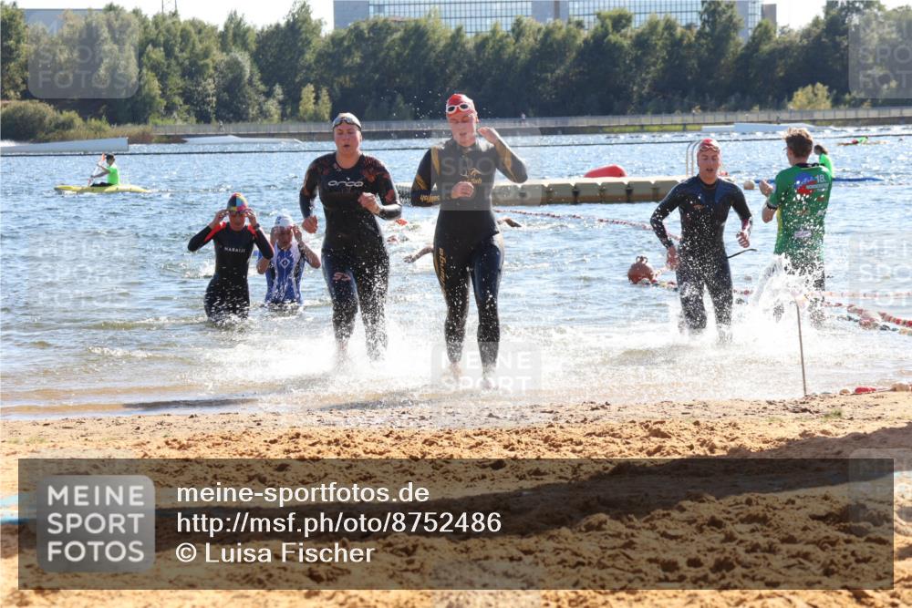 07.09.2025 - 19. Norderstedt Triathlon Luisa Fischer http://msf.ph/oto/8752486 07.09.2025 15:34:15 Schwimmen 1065, 1073, 1099 meine-sportfotos.de