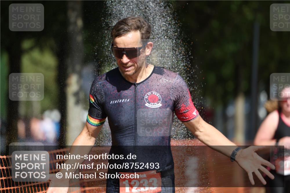 07.09.2025 - 19. Norderstedt Triathlon Michael Strokosch http://msf.ph/oto/8752493 07.09.2025 12:46:22 Laufen 278, 695, 728, 1233 meine-sportfotos.de