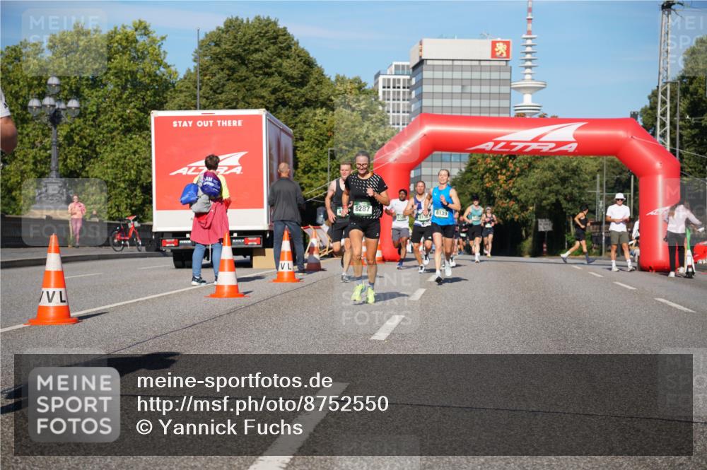 07.09.2025 - BARMER Alsterlauf Yannick Fuchs http://msf.ph/oto/8752550 07.09.2025 09:36:24 Laufen 8287, 8139, 8136 meine-sportfotos.de