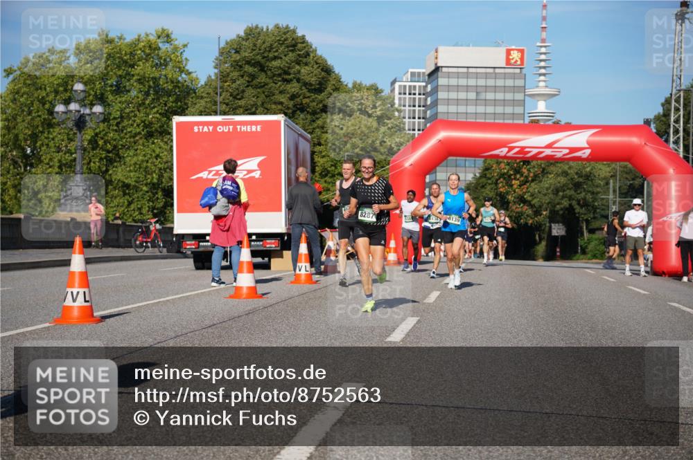 07.09.2025 - BARMER Alsterlauf Yannick Fuchs http://msf.ph/oto/8752563 07.09.2025 09:36:24 Laufen 8287, 8136, 8139, 542 meine-sportfotos.de