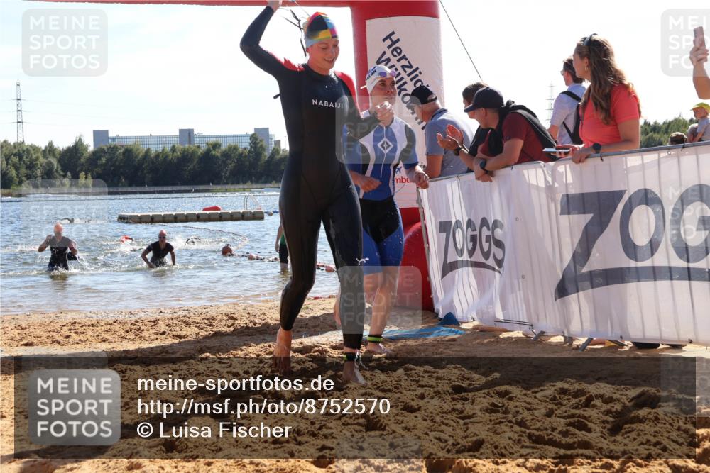 07.09.2025 - 19. Norderstedt Triathlon Luisa Fischer http://msf.ph/oto/8752570 07.09.2025 15:34:24 Schwimmen 1065, 1073, 1092, 1099, 1563 meine-sportfotos.de