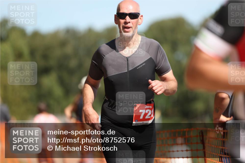 07.09.2025 - 19. Norderstedt Triathlon Michael Strokosch http://msf.ph/oto/8752576 07.09.2025 12:46:27 Laufen 278, 695, 728, 838 meine-sportfotos.de
