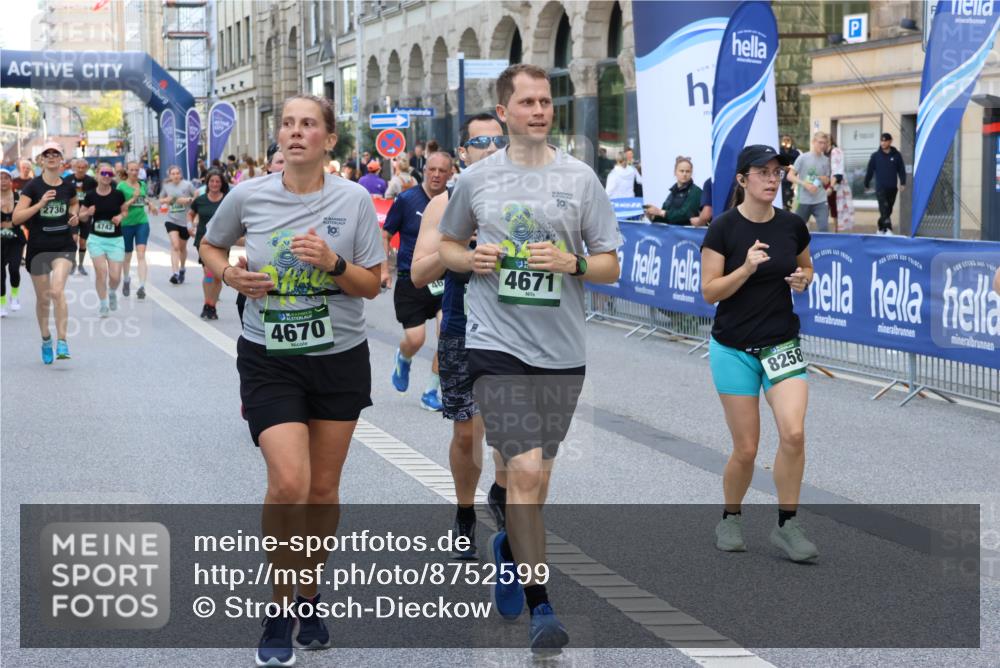 07.09.2025 - BARMER Alsterlauf Strokosch-Dieckow http://msf.ph/oto/8752599 07.09.2025 10:14:54 Ziel 2158, 2651, 2674, 2705, 2936, 3132, 3133, 3243, 3548, 3722, 3885, 3886, 4020, 4021, 4024, 4177, 4520, 4556, 4756, 4757, 4878, 4879, 5134, 5270, 5271, 5291, 5631, 6194, 8413 meine-sportfotos.de