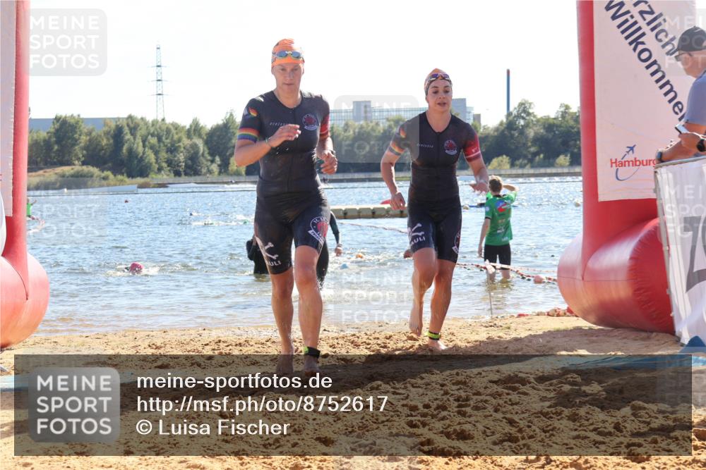 07.09.2025 - 19. Norderstedt Triathlon Luisa Fischer http://msf.ph/oto/8752617 07.09.2025 15:34:32 Schwimmen 1051, 1054, 1069, 1092, 1563 meine-sportfotos.de