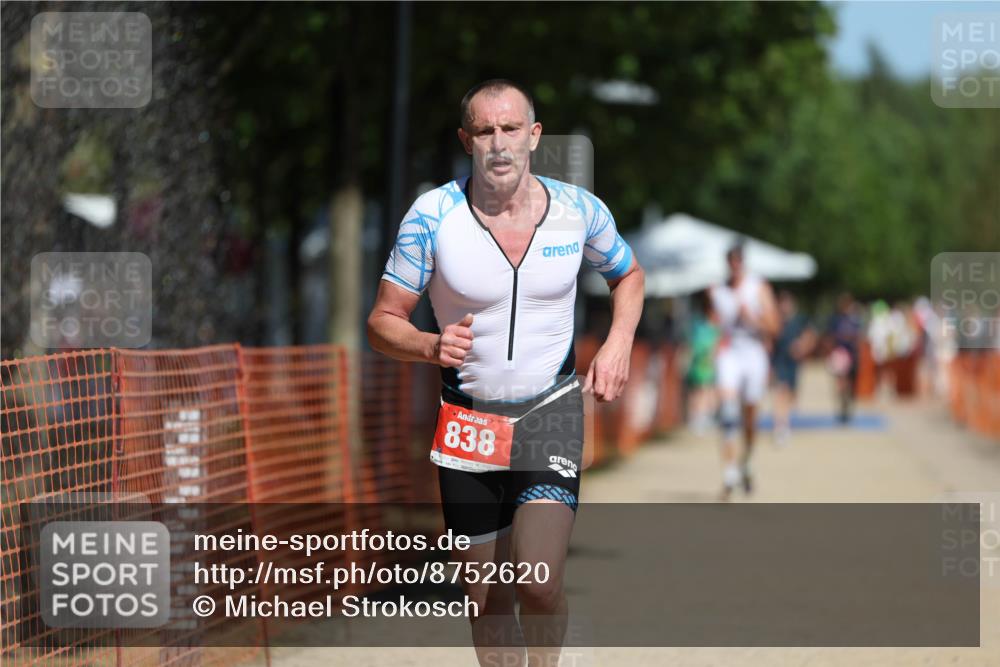 07.09.2025 - 19. Norderstedt Triathlon Michael Strokosch http://msf.ph/oto/8752620 07.09.2025 12:46:32 Laufen 697, 838 meine-sportfotos.de