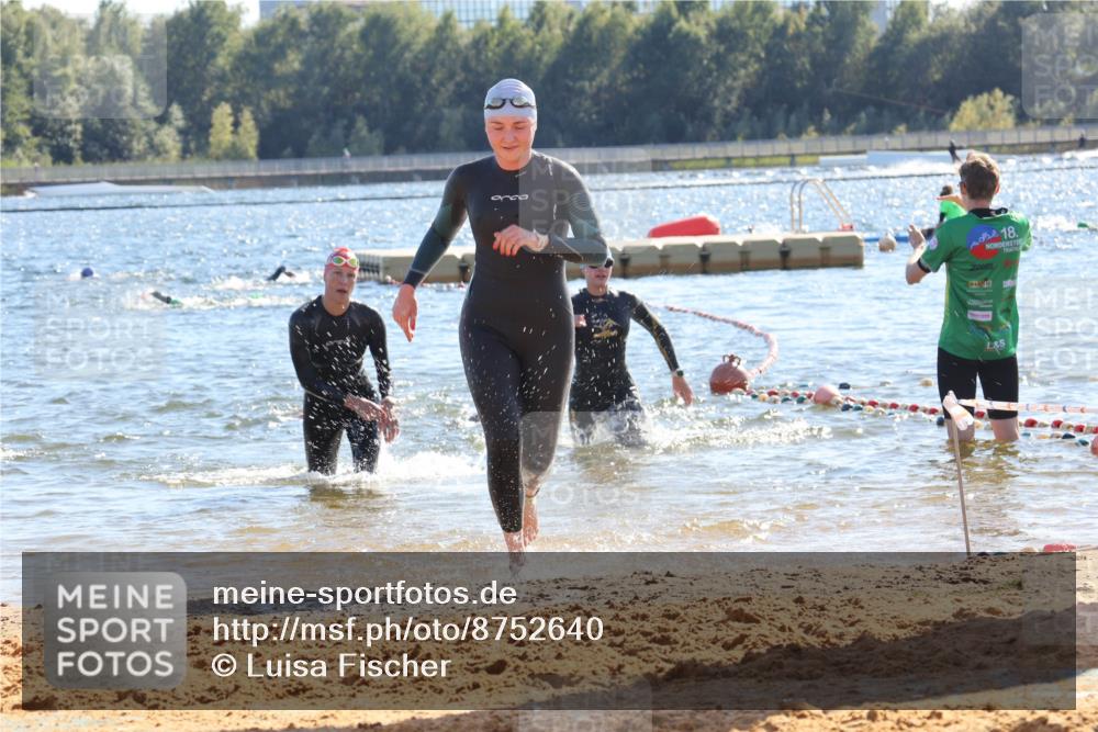 07.09.2025 - 19. Norderstedt Triathlon Luisa Fischer http://msf.ph/oto/8752640 07.09.2025 15:34:34 Schwimmen 1051, 1054, 1069, 1092, 1563 meine-sportfotos.de